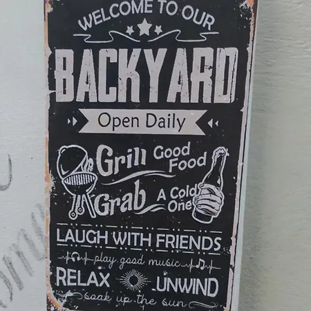 Enjoy Hospitallity At Fully Equipped With Free Parking- Happy Place